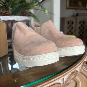 Women's Suede Slip-On Shoes nwt gravity defyer